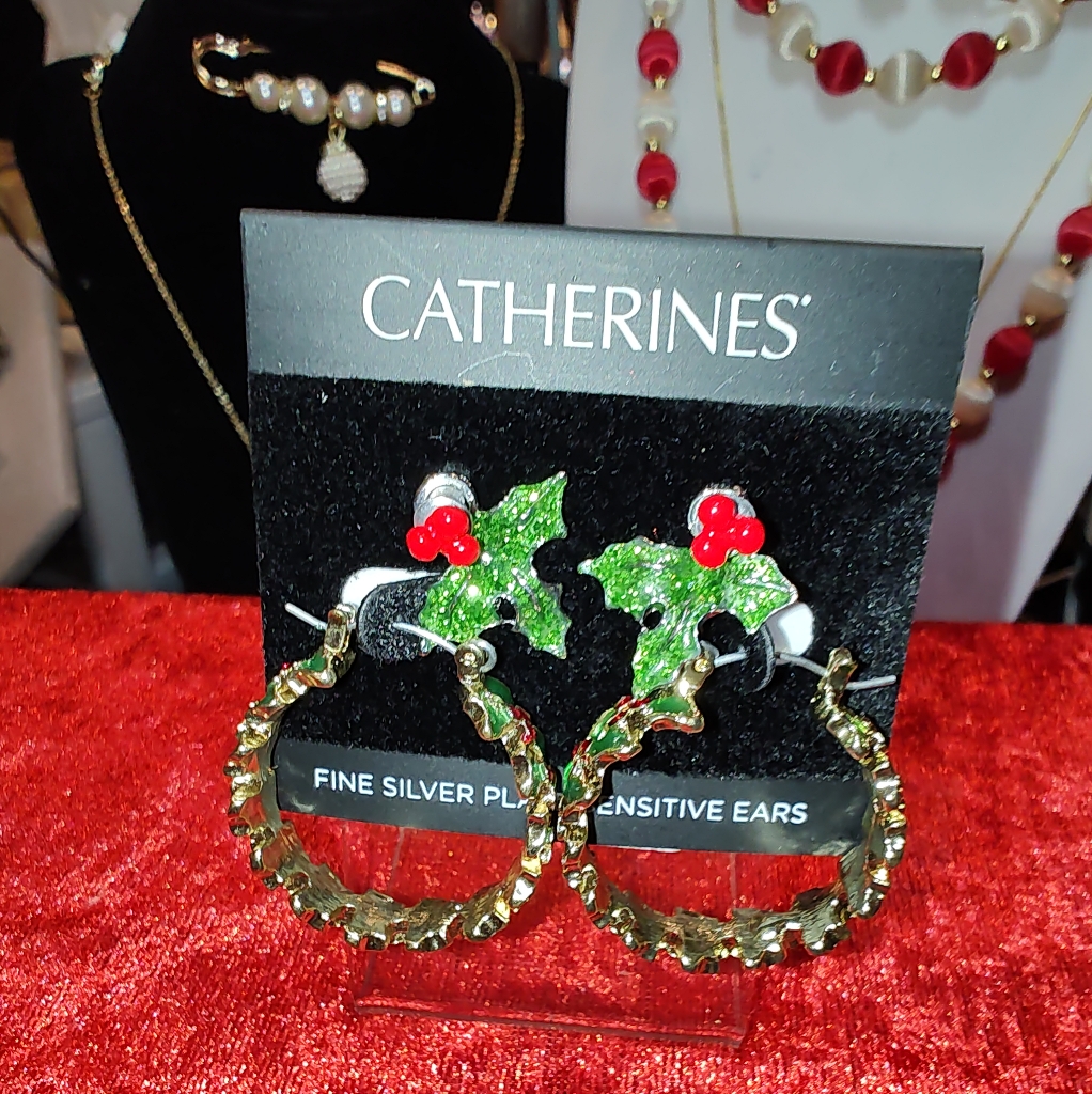 New On Card Christmas Earrings One Pair Of Holly Hoops One Pair Of Holly 18$